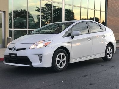 Prius white car rental in LA